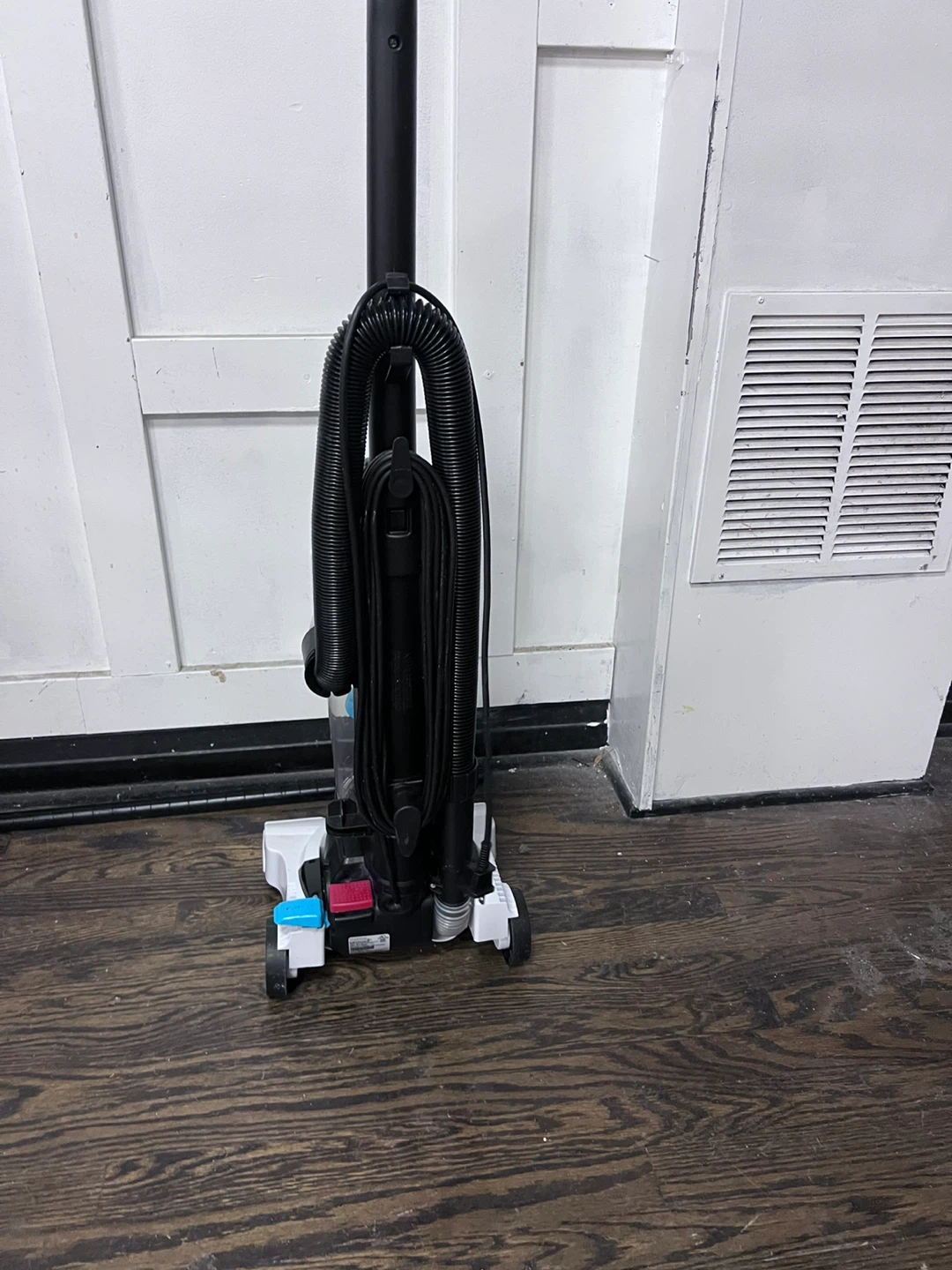 Bissell AeroSwift Compact Upright Vacuum - photo 3