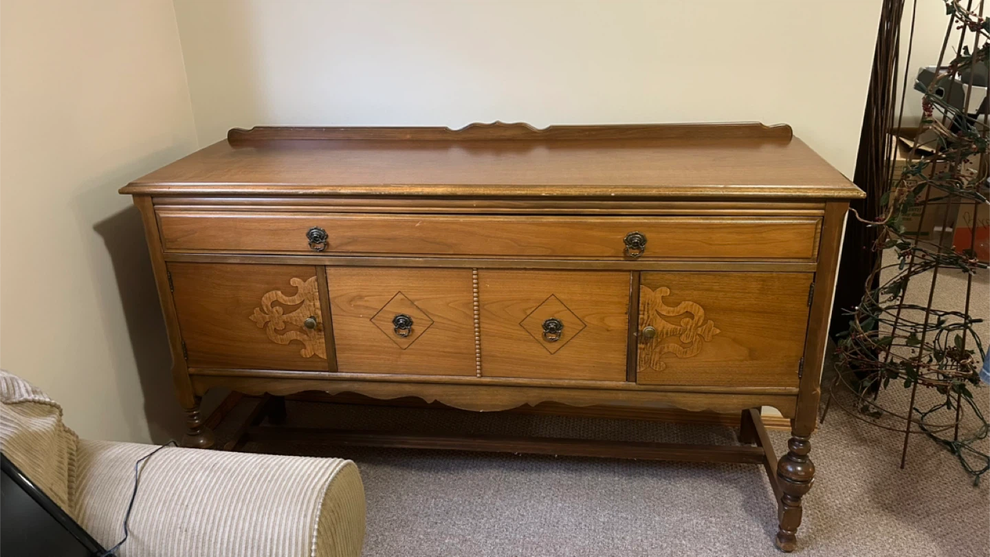 Antique table  5 chair buffet, and hutch included - photo 2
