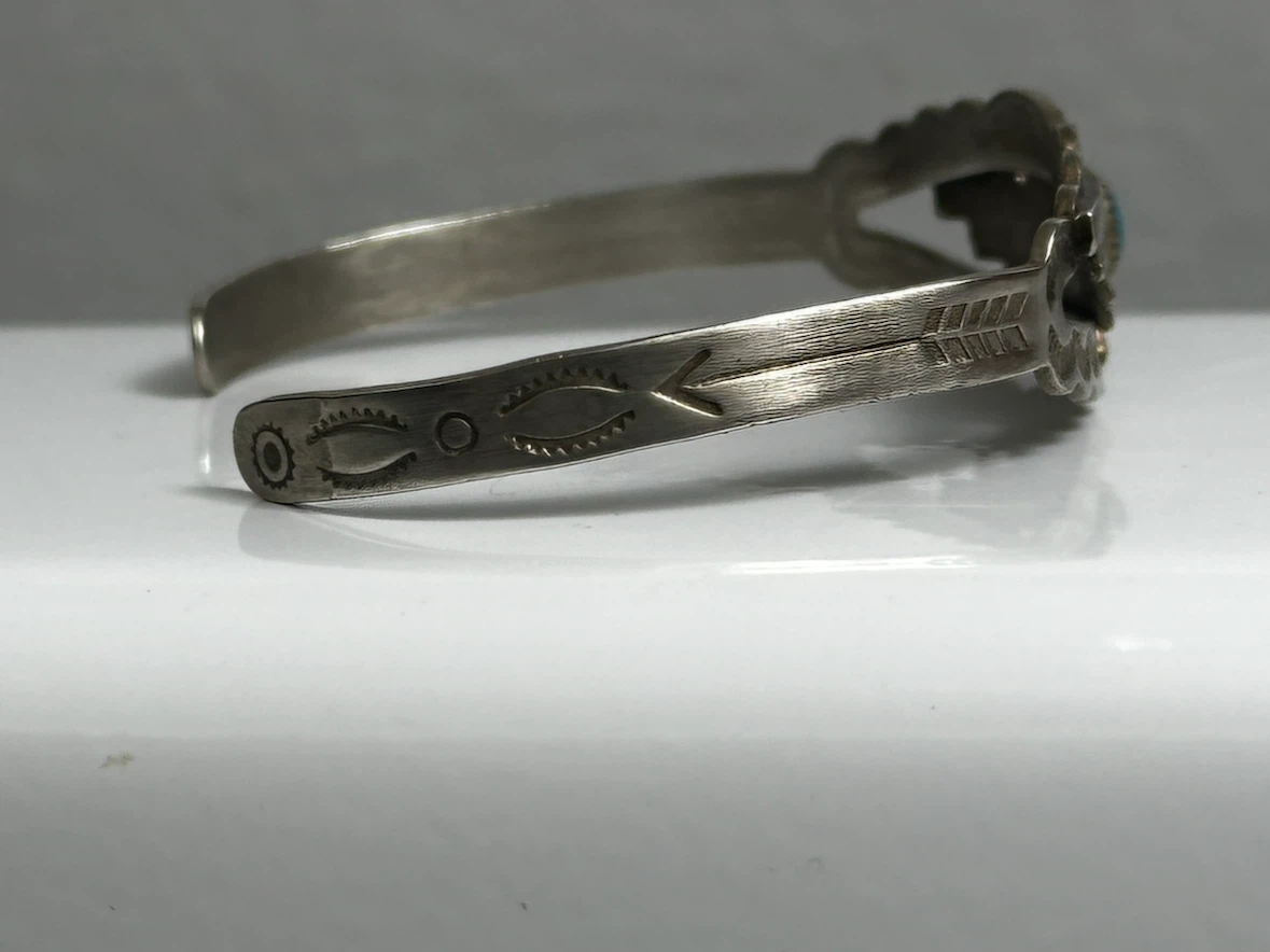 1940s Navajo Sterling Thunderbird Petite Cuff Signed ER - photo 4