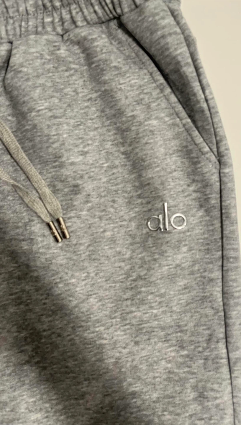 Alo Yoga Grey Sweatshirt & Sweatpants Set - Medium - photo 3