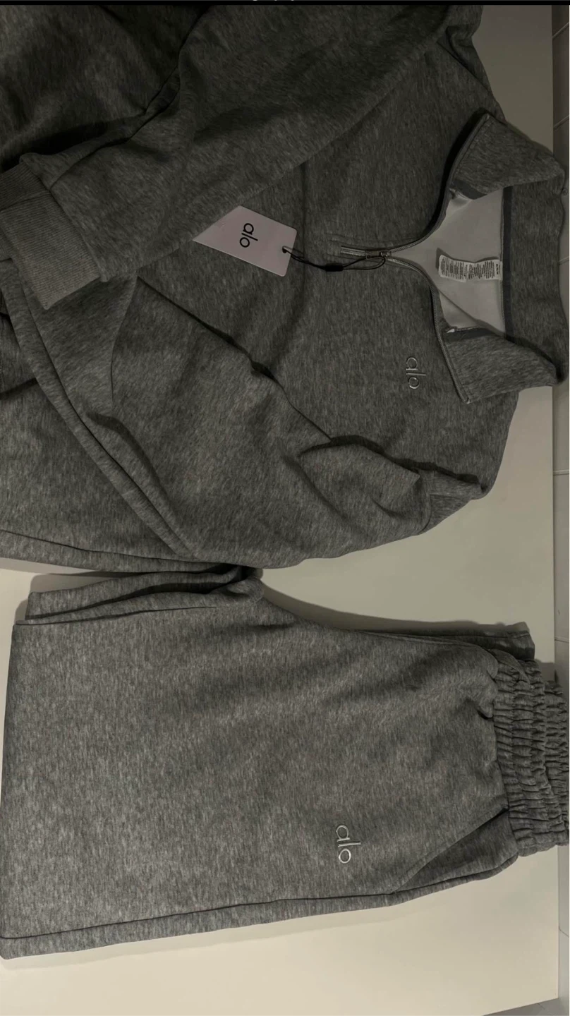 Alo Yoga Grey Sweatshirt & Sweatpants Set - Medium - photo 4