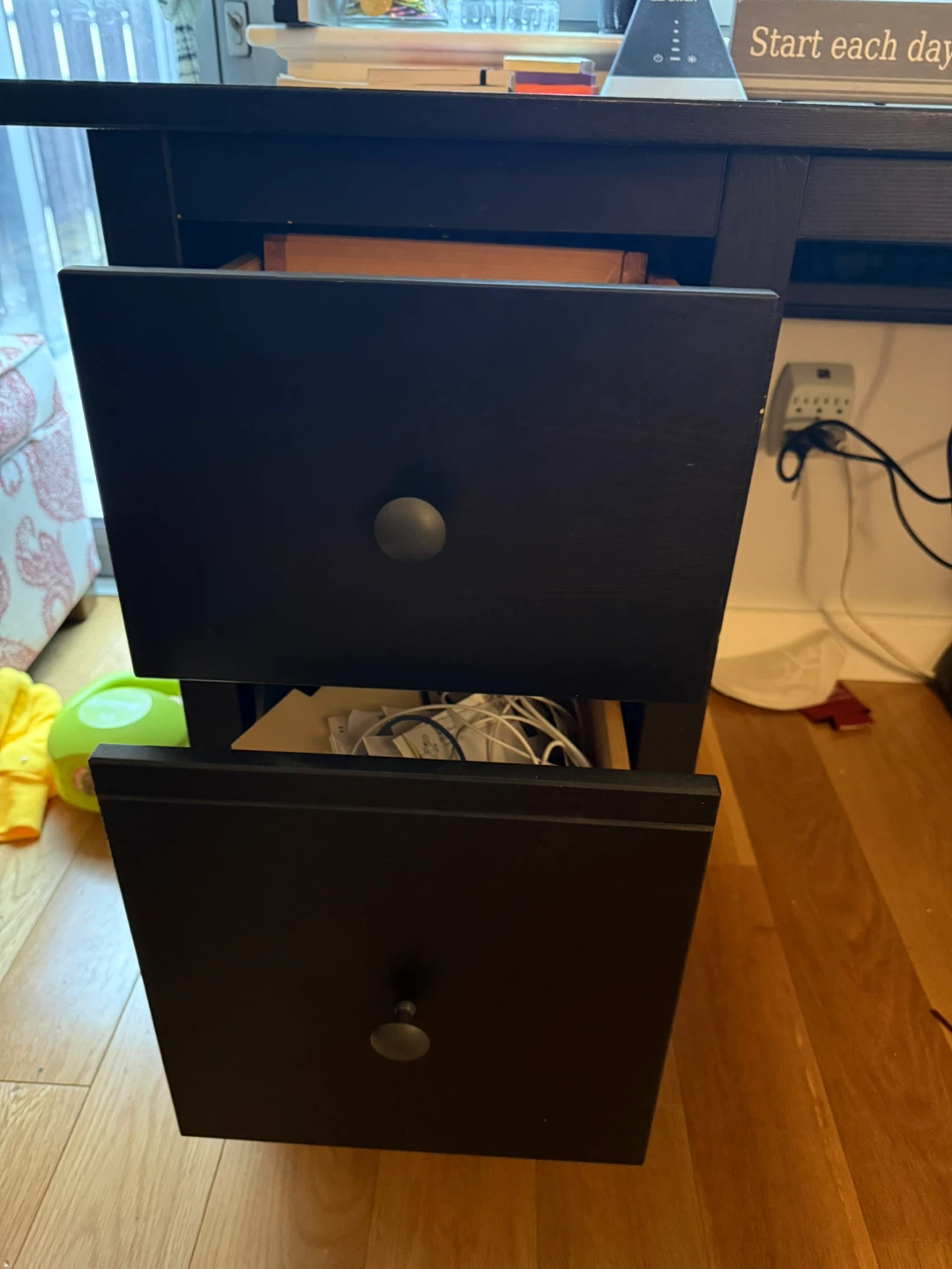 Moving Sale: Desk - 61" x 25 5/8”  + Chair - photo 3