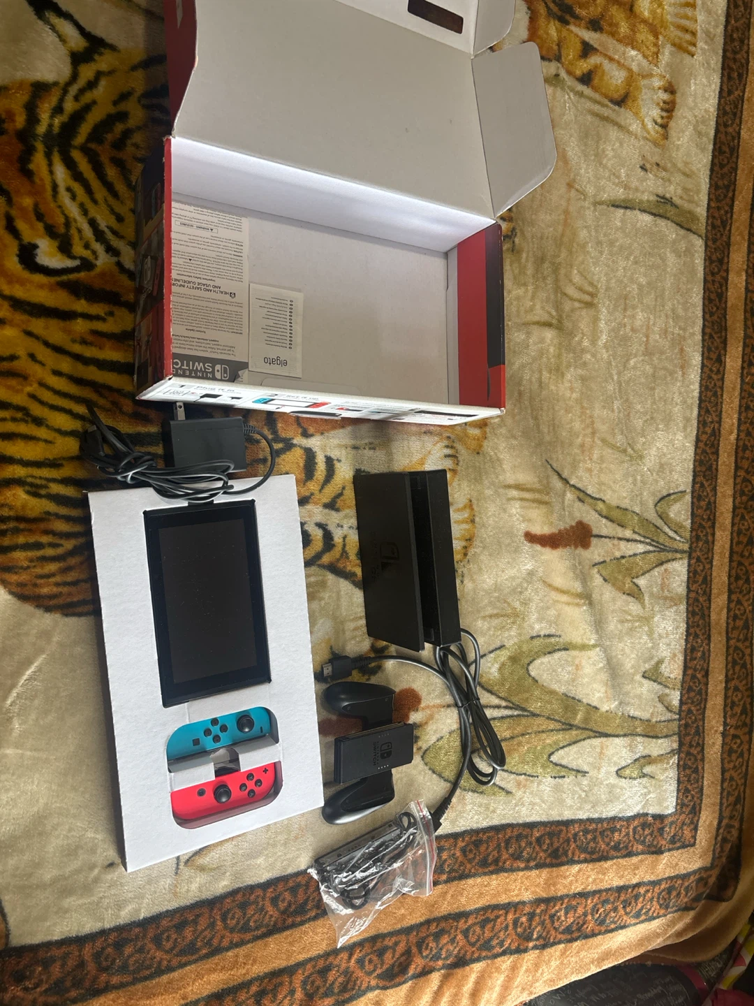 Nintendo Switch Console with 3 Games - photo 4