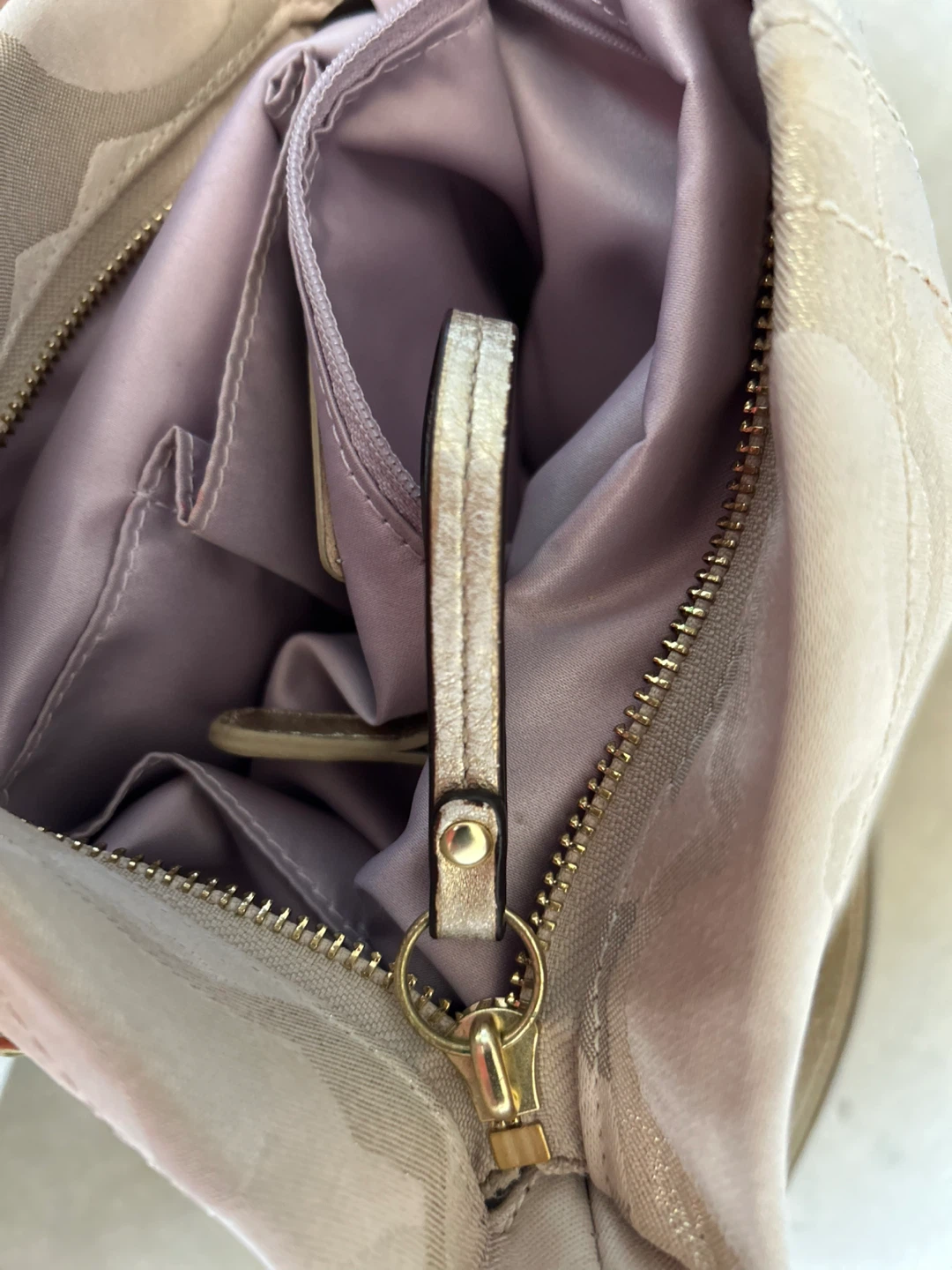 Coach Signature Gold and Beige Handbag - photo 2