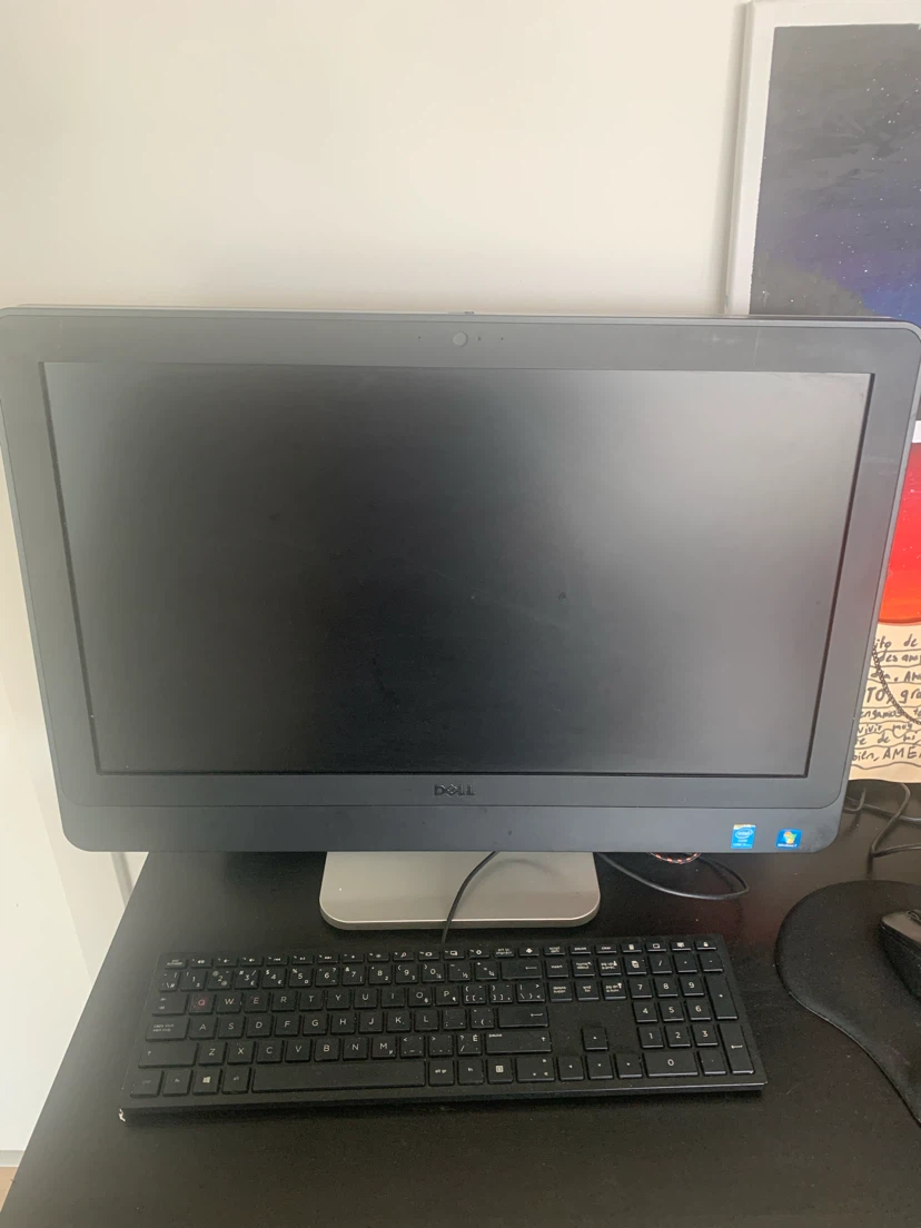 Dell computer with keyboard and sound bar