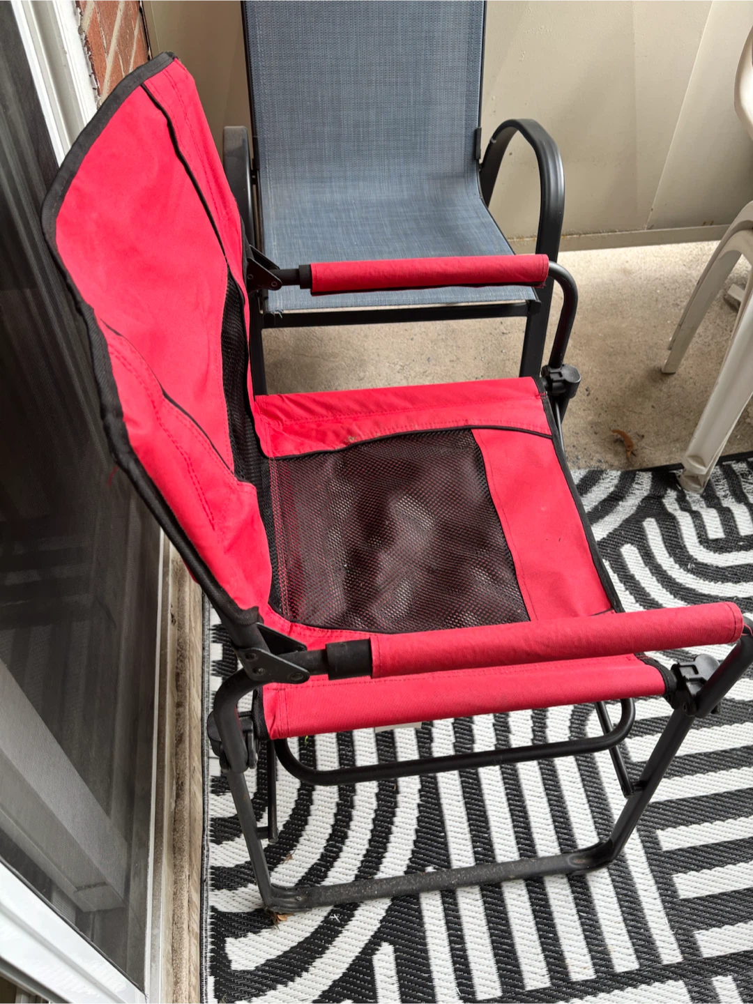 Red folding camp chair - photo 2
