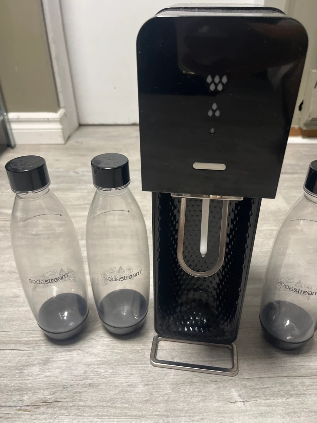 Black SodaStream Sparkling Water Maker with 4 Bottles - photo 2