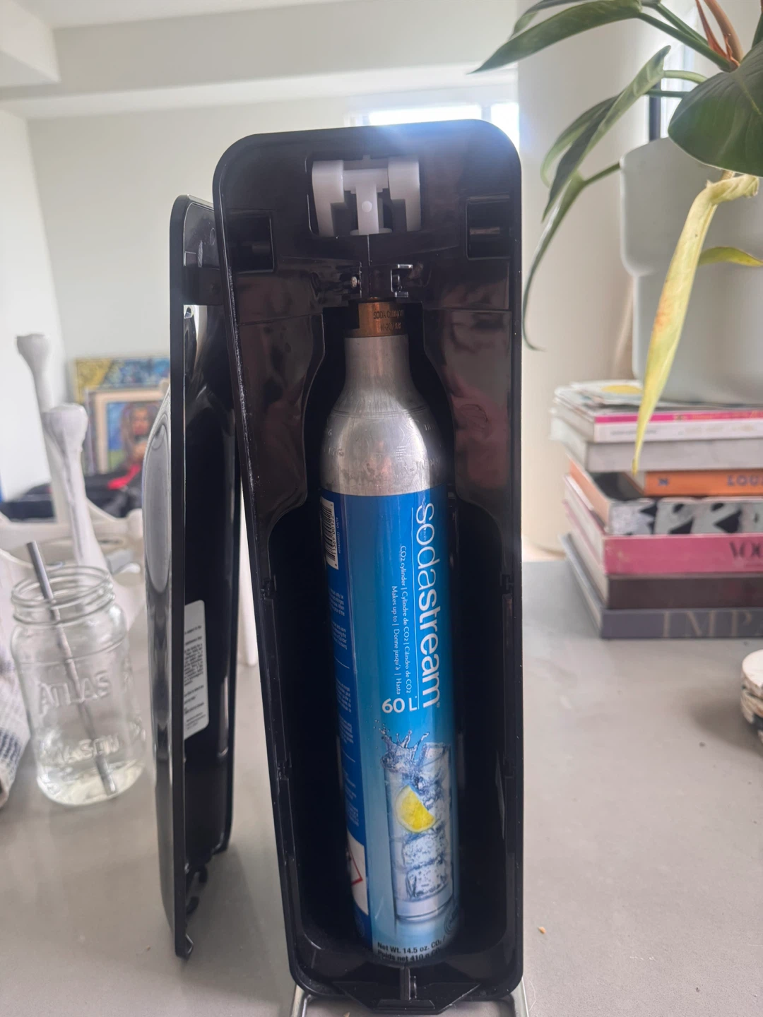 SodaStream Sparkling Water Maker with CO2 Cylinder - photo 2