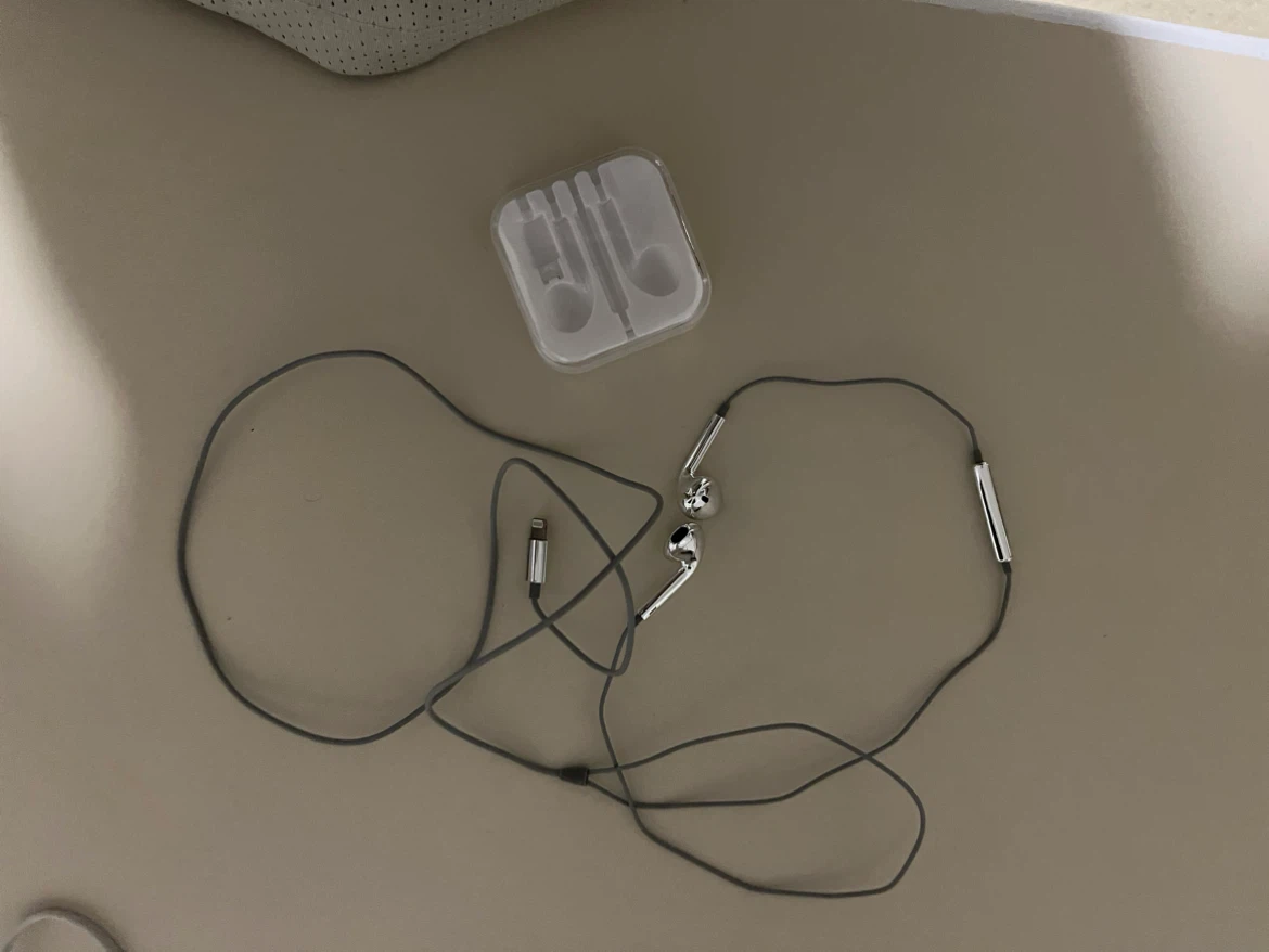 Chrome wired headphones - photo 4