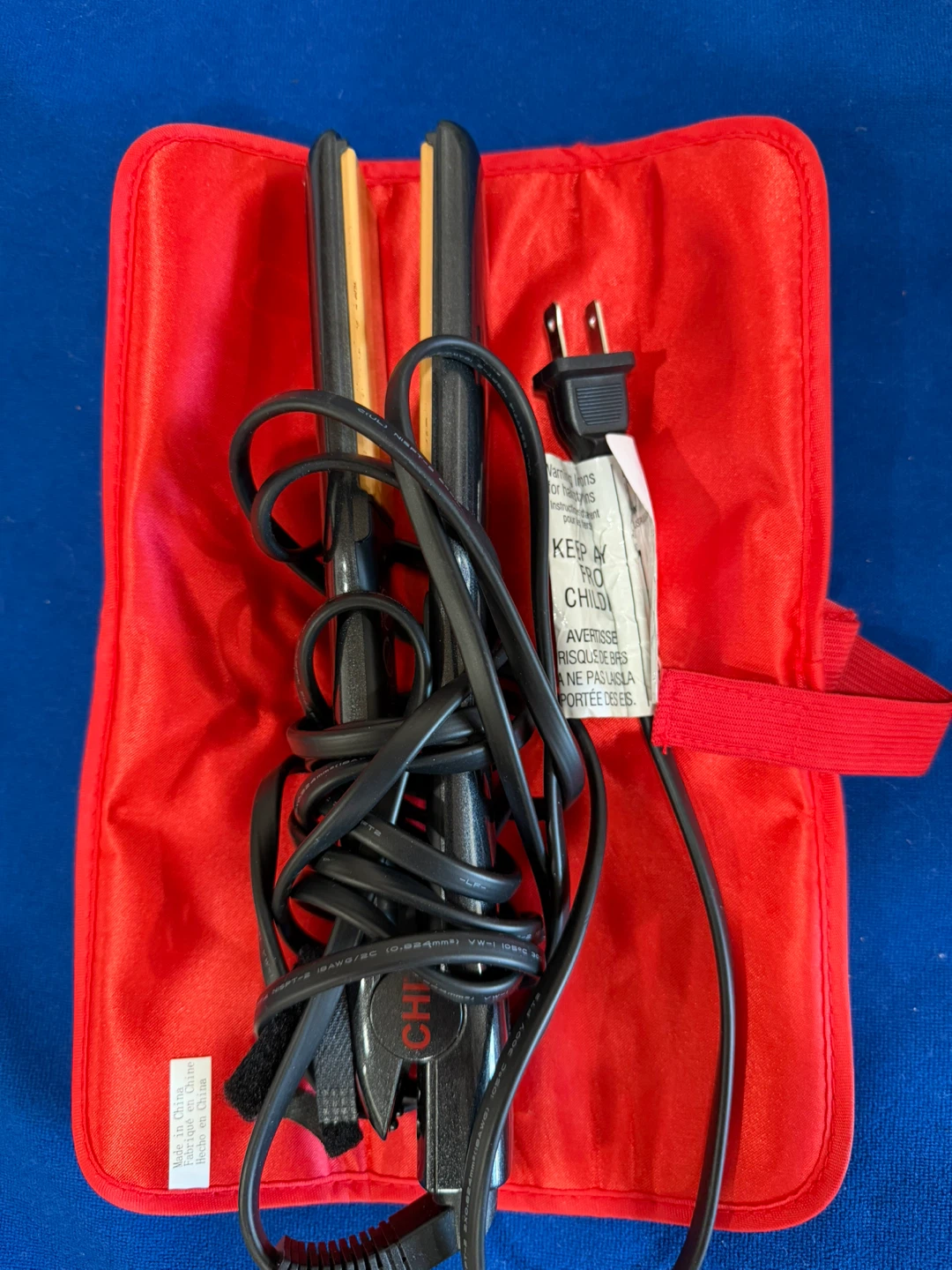 CHI Ceramic Hair Straightener with Heat Protectant Pouch
