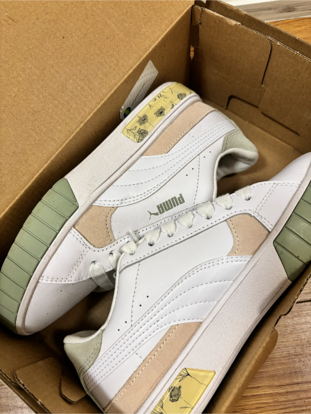 Puma White and Green Sneakers