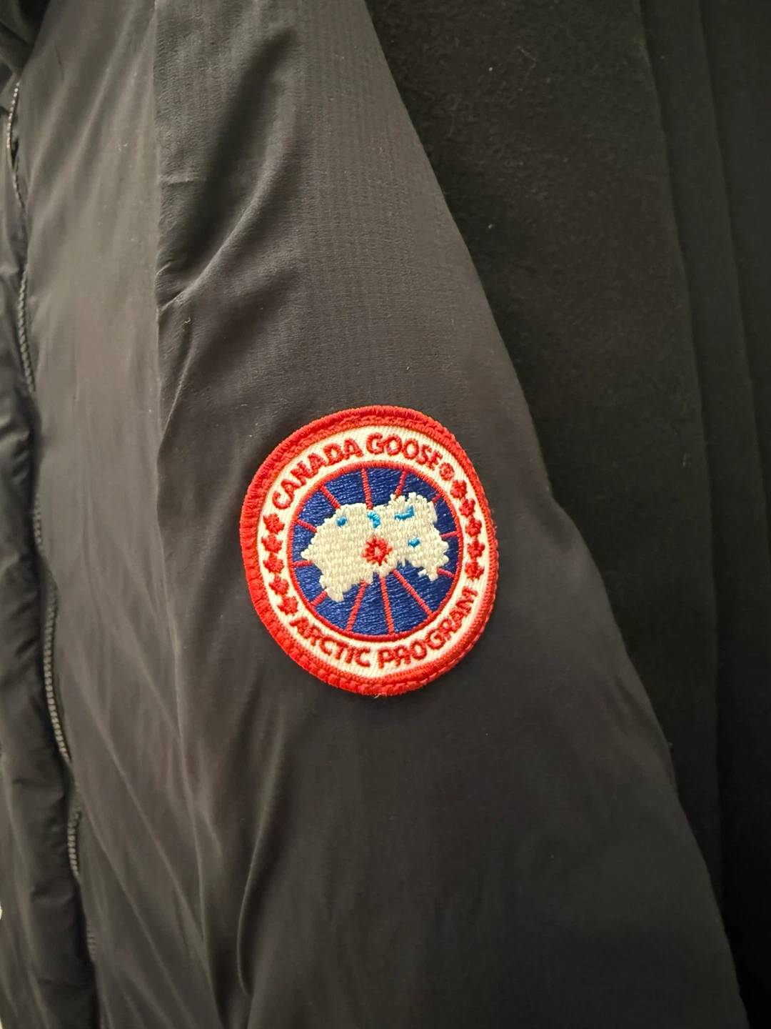 Canada Goose Women’s Jacket - Size large - photo 3