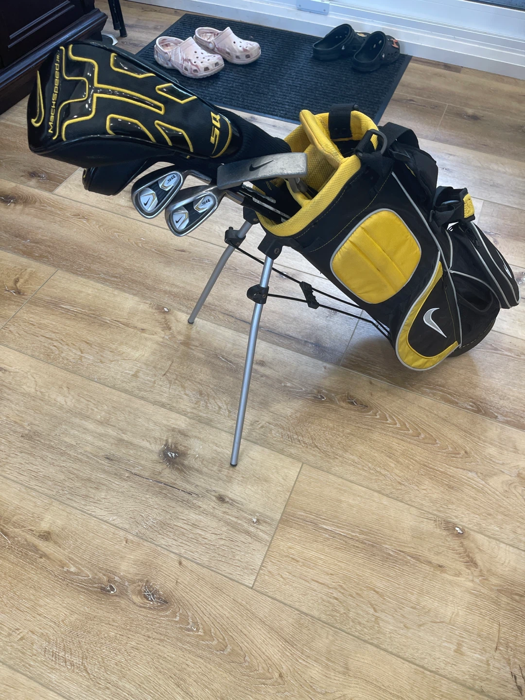 Nike Machspeed Junior Golf Club Set with Bag