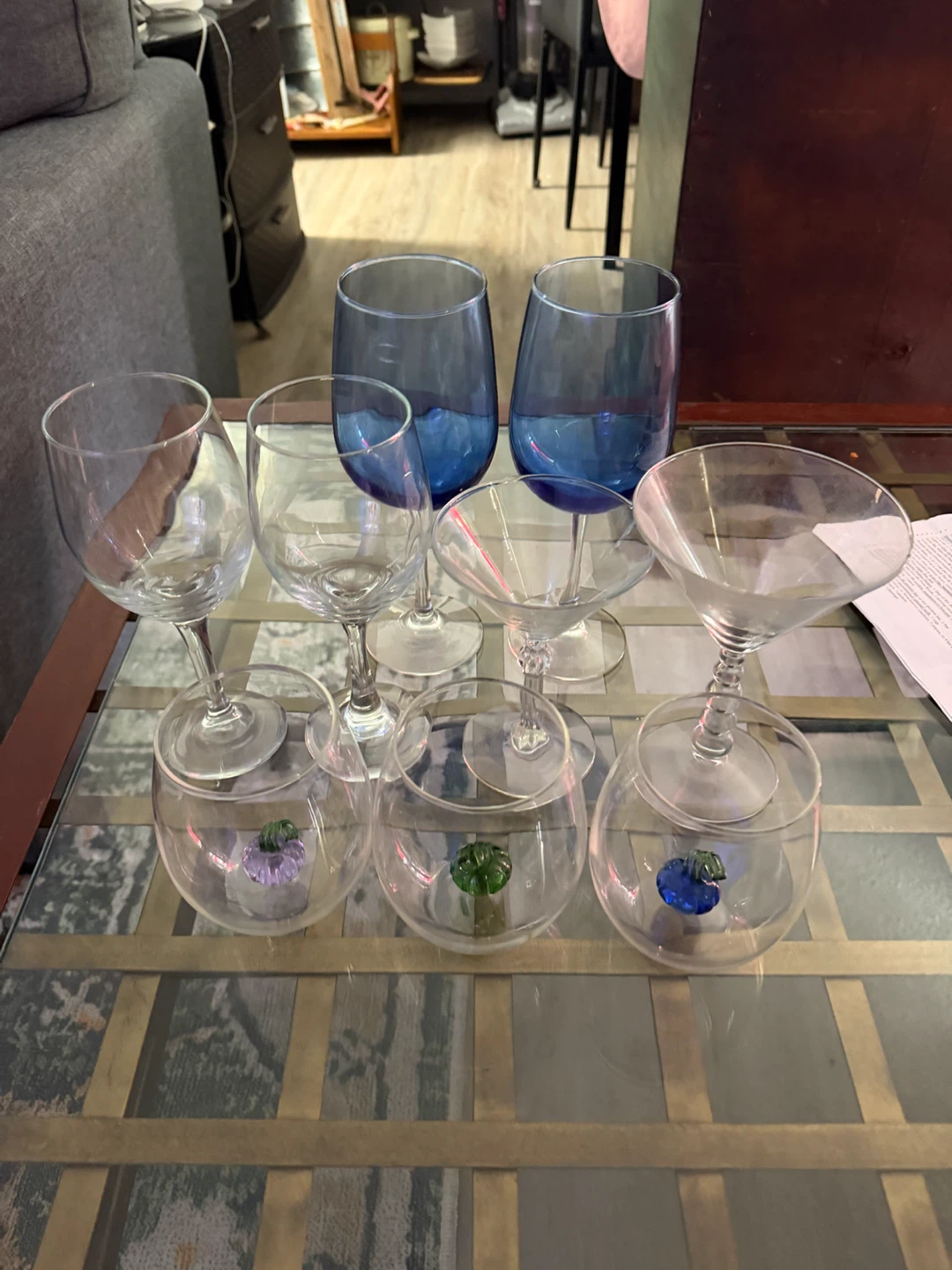 wine glasses / drinking glasses