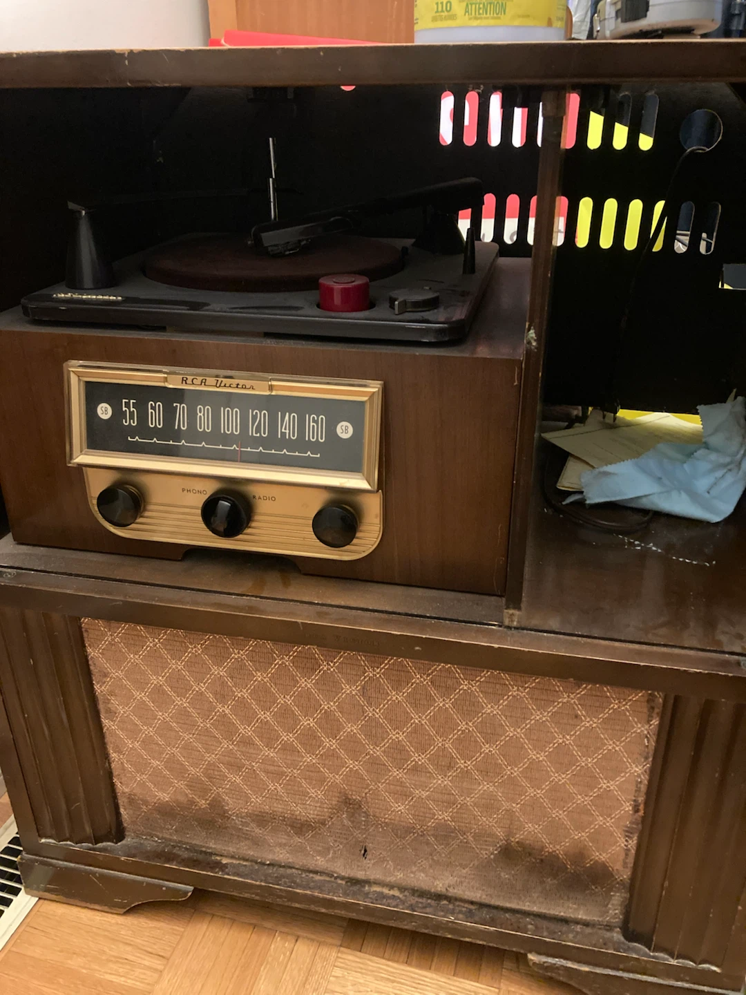 RCA Victor Victrola Radio-Phonograph Combination - photo 2
