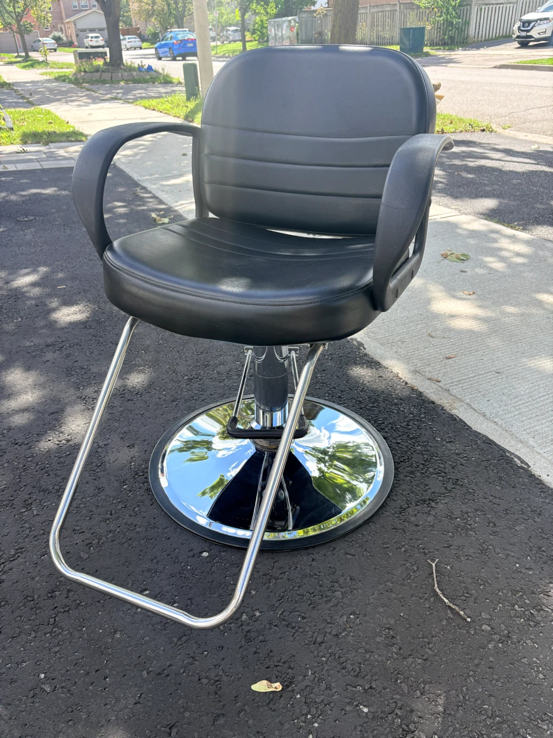 Barber chair and matching salon styling station - photo 5