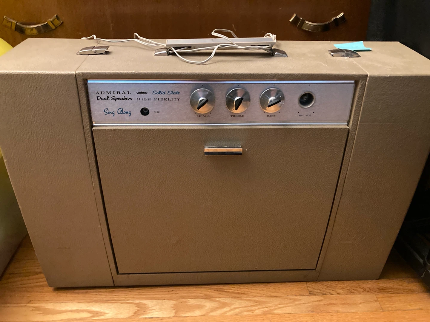 Admiral Solid State Dual Speakers Sing Along Record Player - photo 3