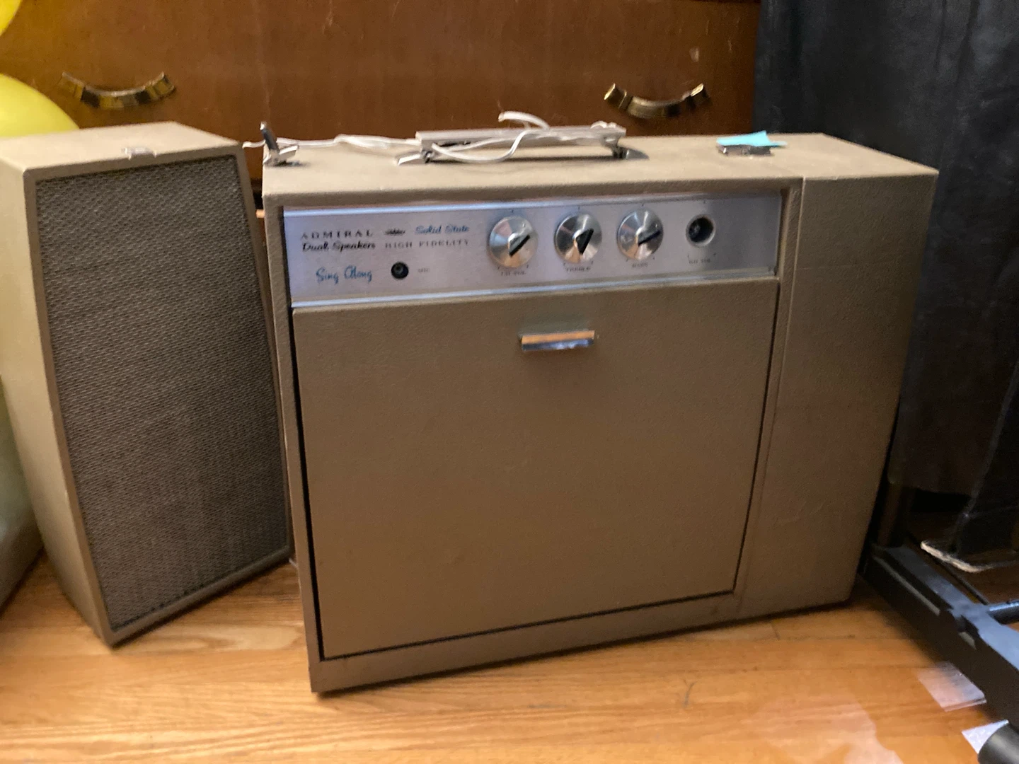 Admiral Solid State Dual Speakers Sing Along Record Player - photo 4