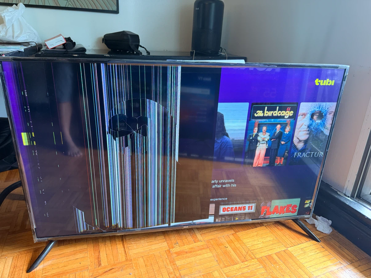 RCA 55" LED UHD TV - Damage - photo 2