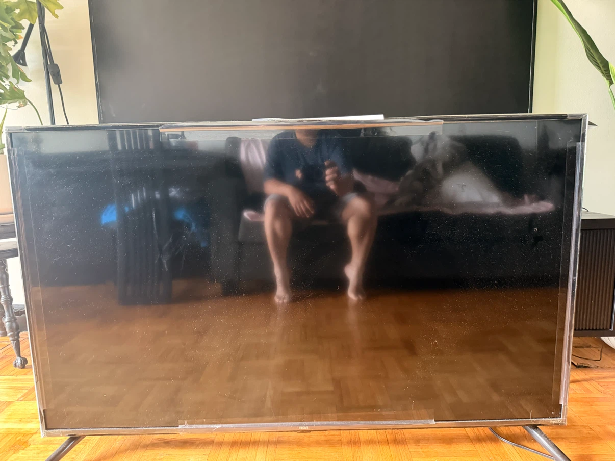 RCA 55" LED UHD TV - Damage - photo 5