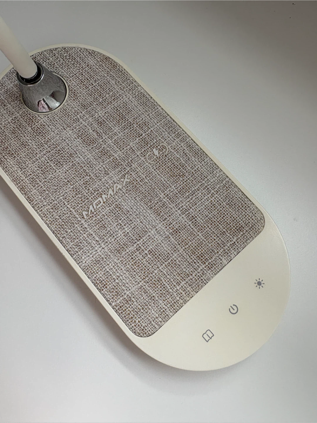 Momax LED Desk Lamp with Wireless Charging - photo 2