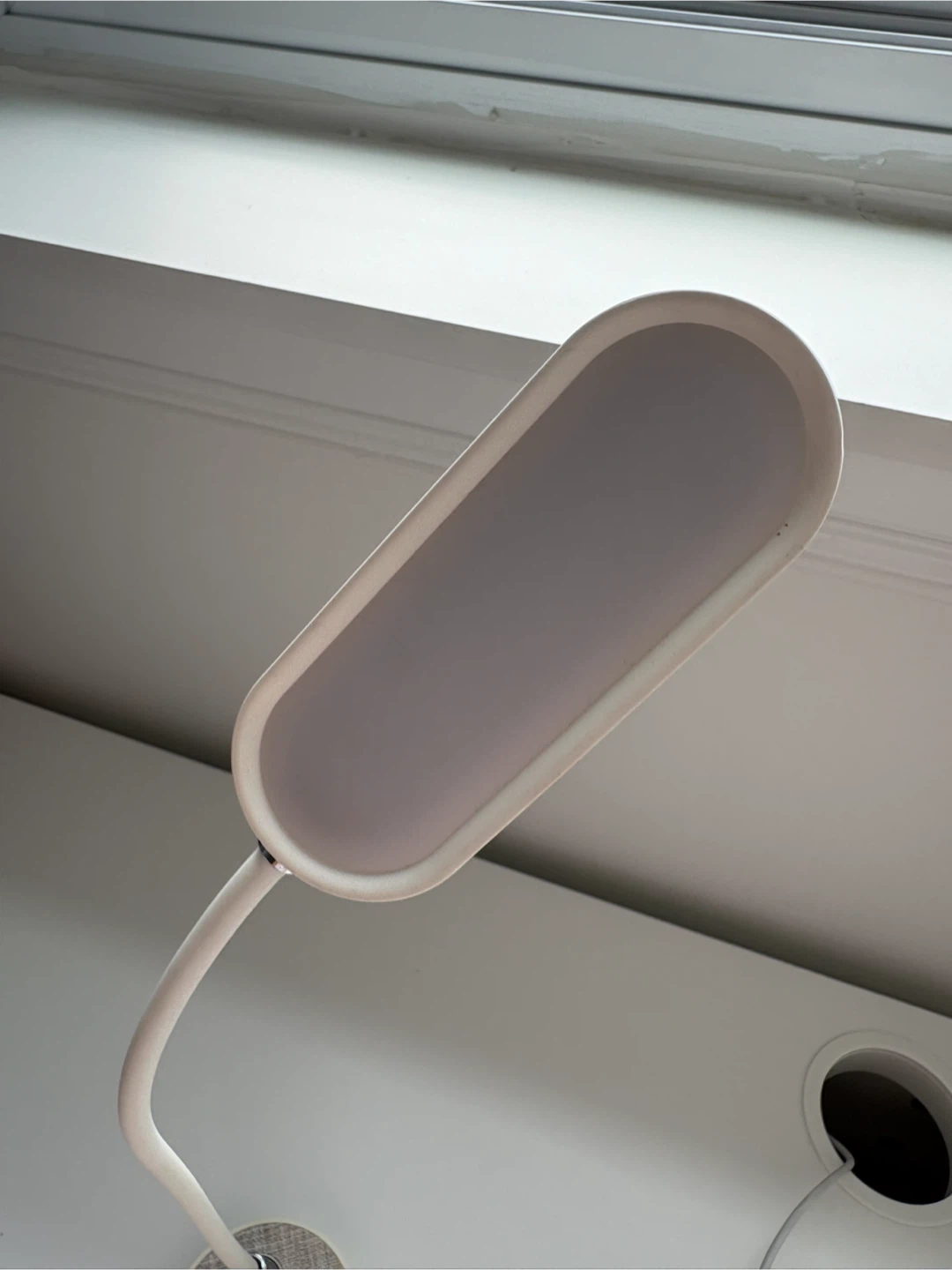 Momax LED Desk Lamp with Wireless Charging - photo 4