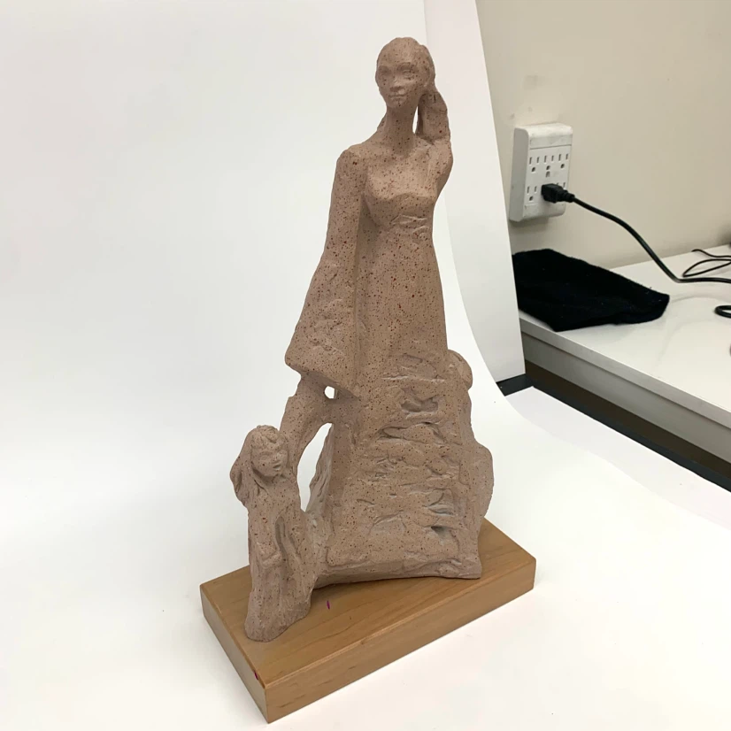 Sculpture of a mother and child - photo 2