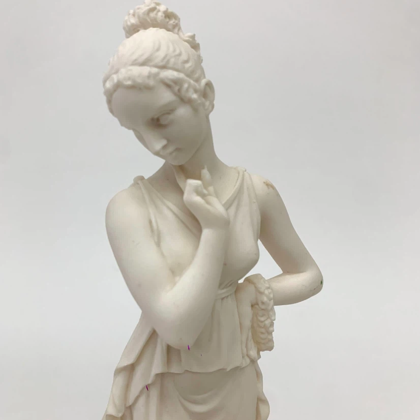Decorative Figurine of a Woman - photo 2