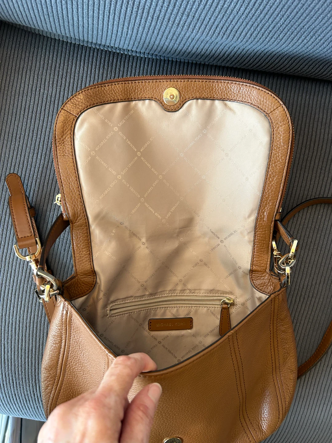 Michael Kors Camel Leather Shoulder and crossbody Bag - photo 2