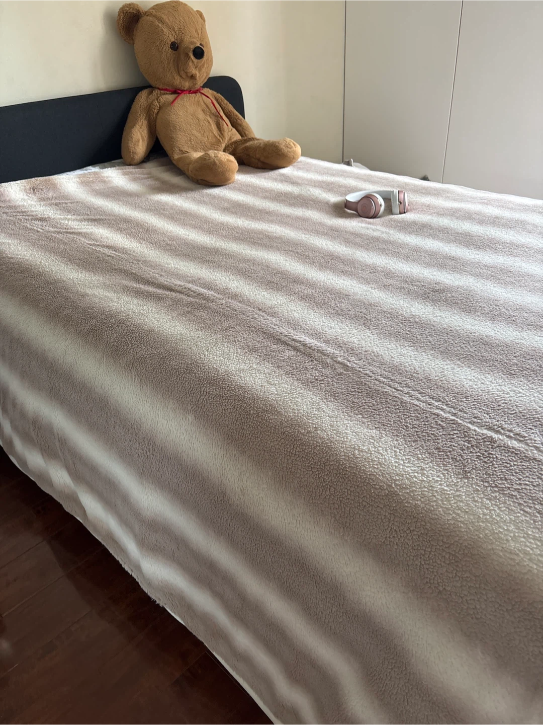 Faux Fur Throw Blanket - photo 3