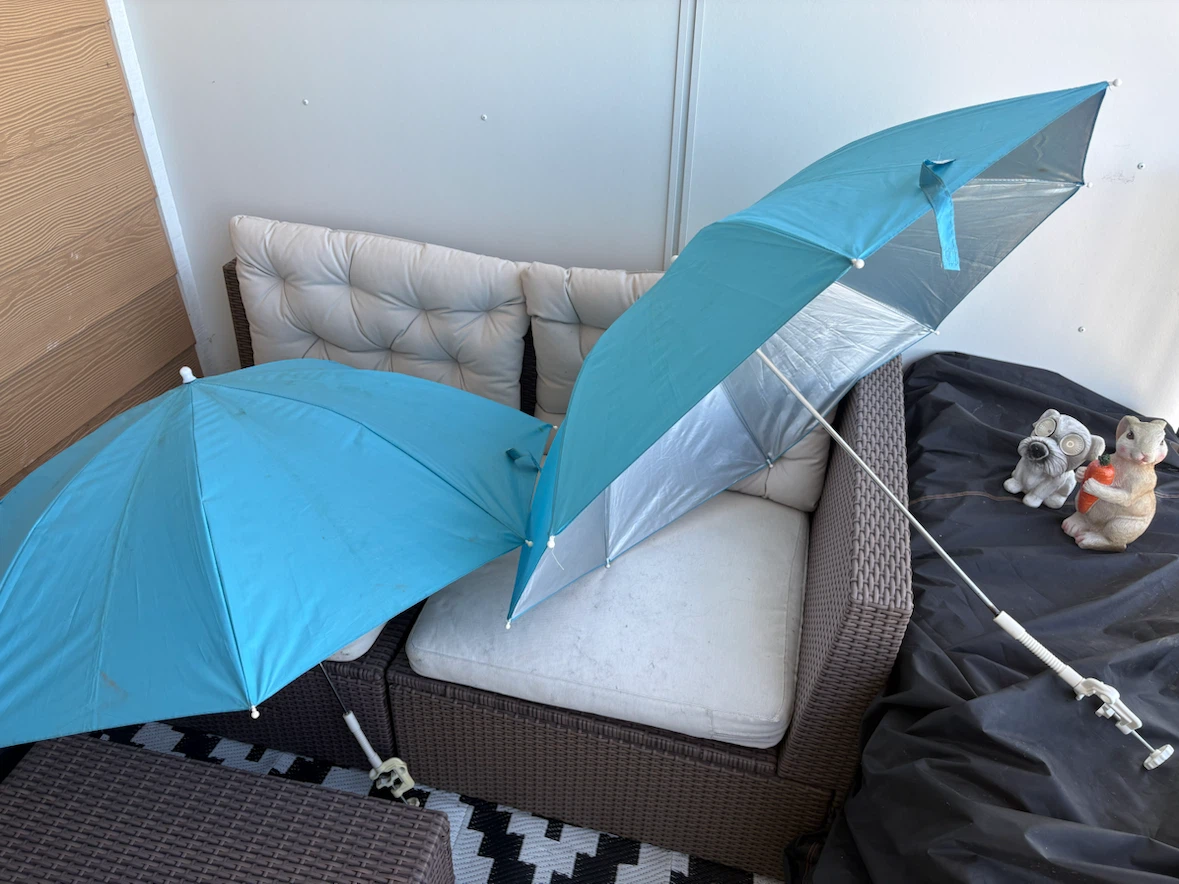 2 Turquoise Rugs and Patio Umbrellas - photo 2