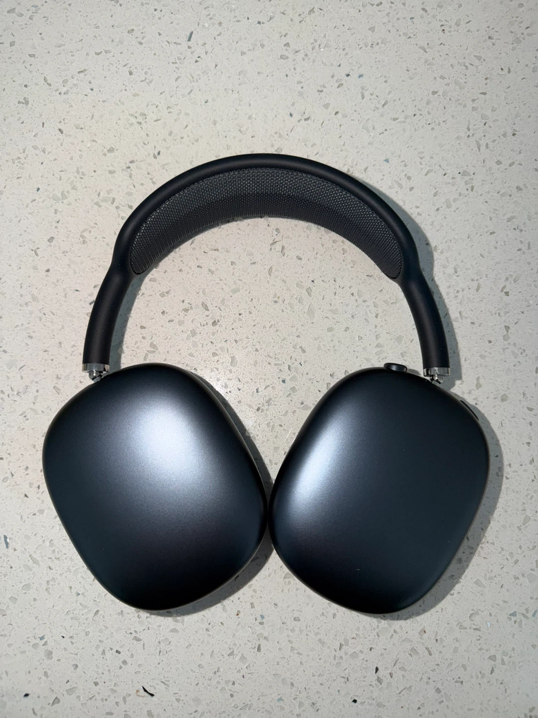 1st Gen AirPods Max in Midnight Blue with Smart Case