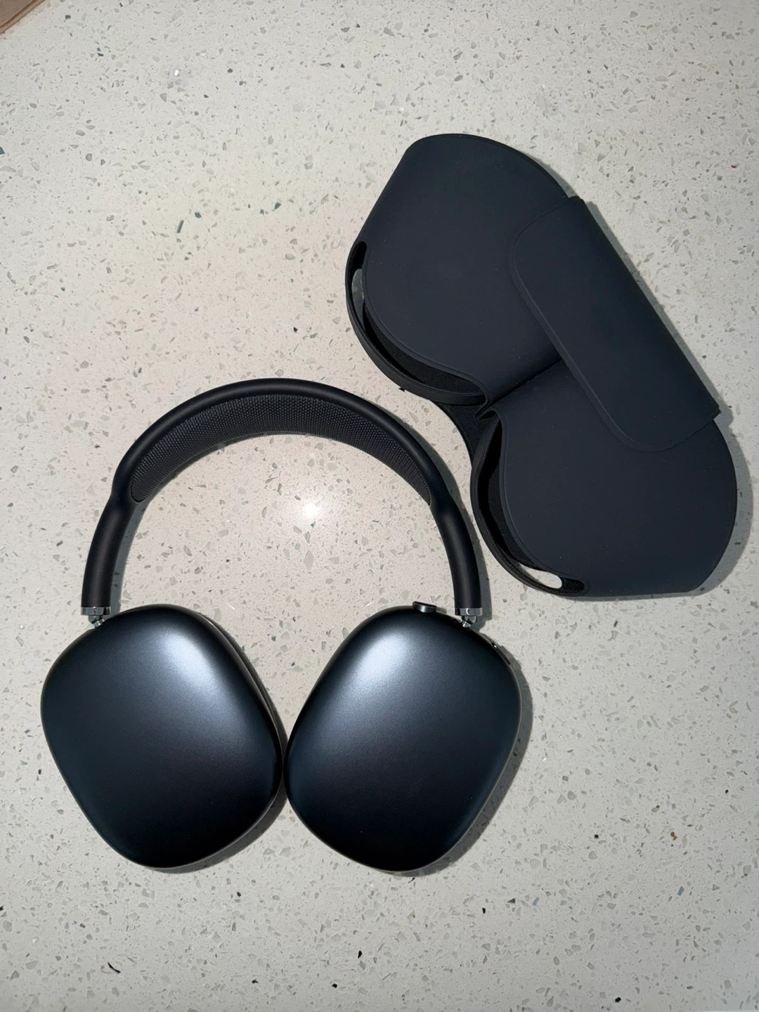 1st Gen AirPods Max in Midnight Blue with Smart Case - photo 3