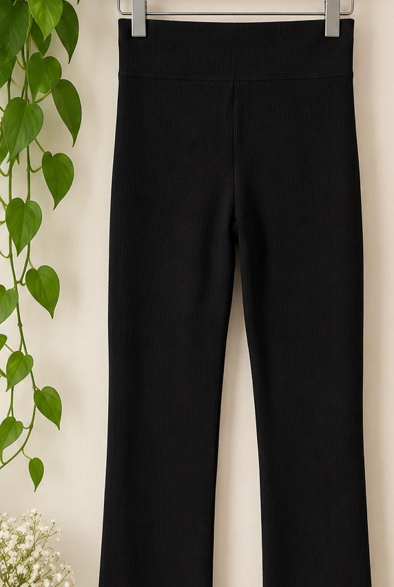 Black Ribbed Flare Leggings – Size M/L