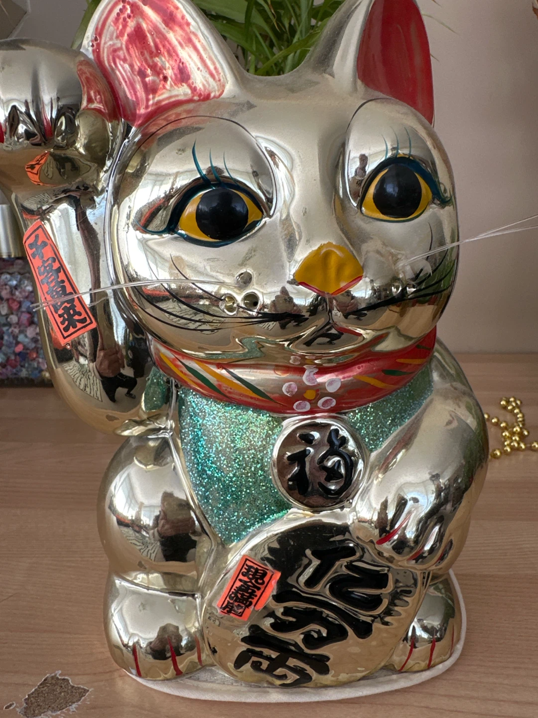 Gold Maneki-Neko Lucky Cat Figurine