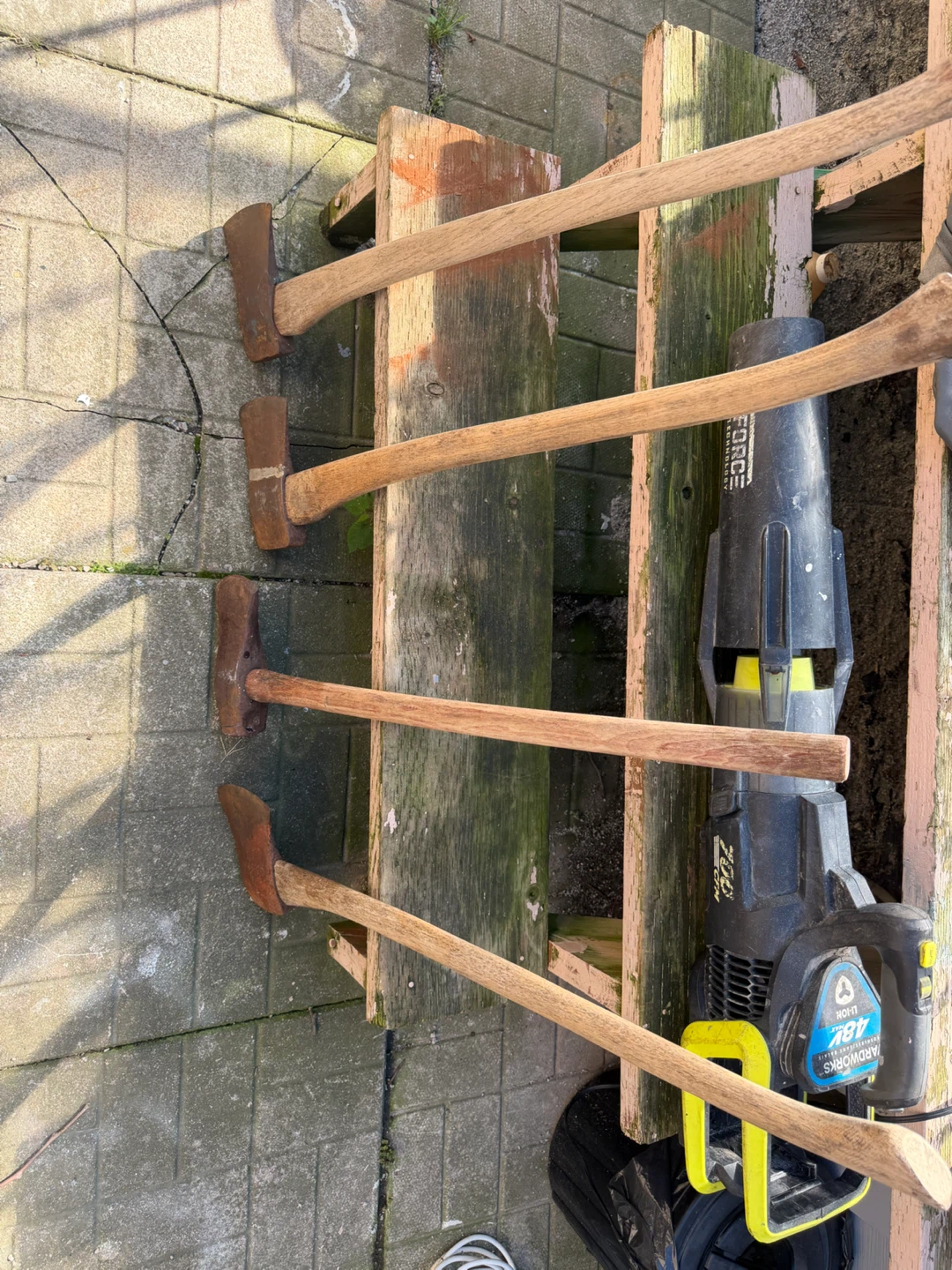 Four Vintage Axes and Hoes-25$ each - photo 3