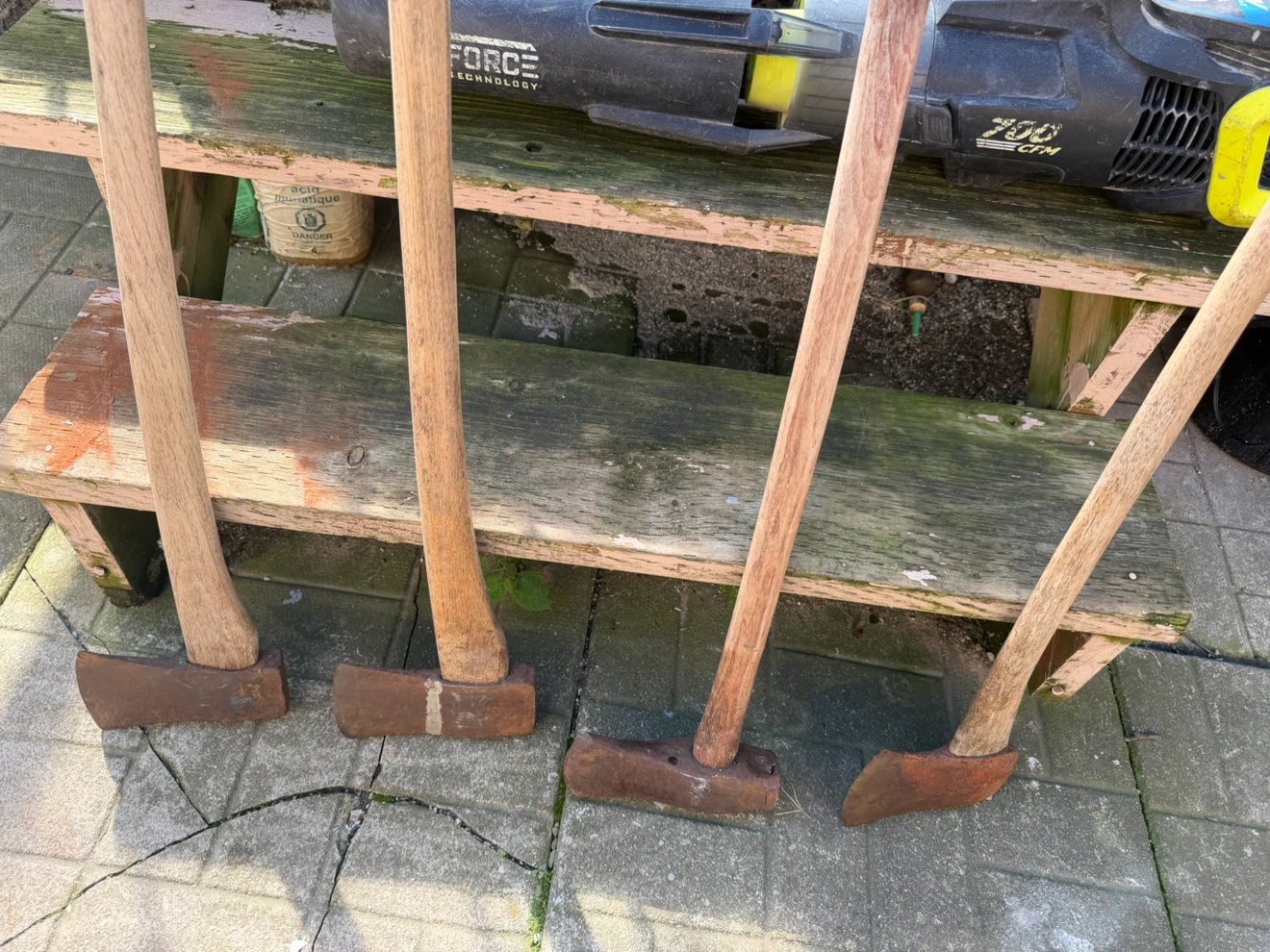 Four Vintage Axes and Hoes-25$ each - photo 4