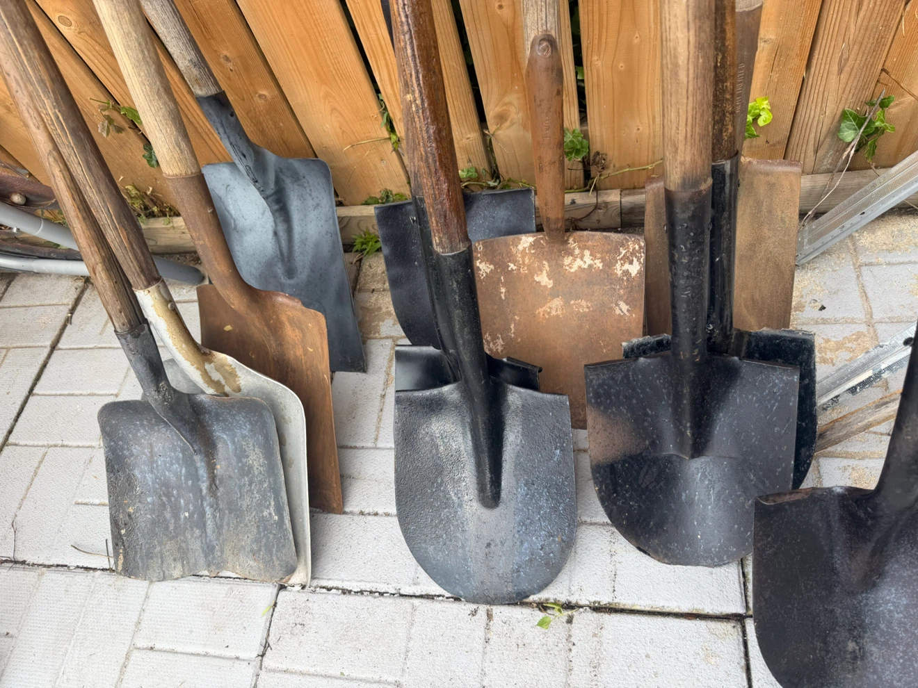 Assorted Garden Shovels and Spades - photo 3