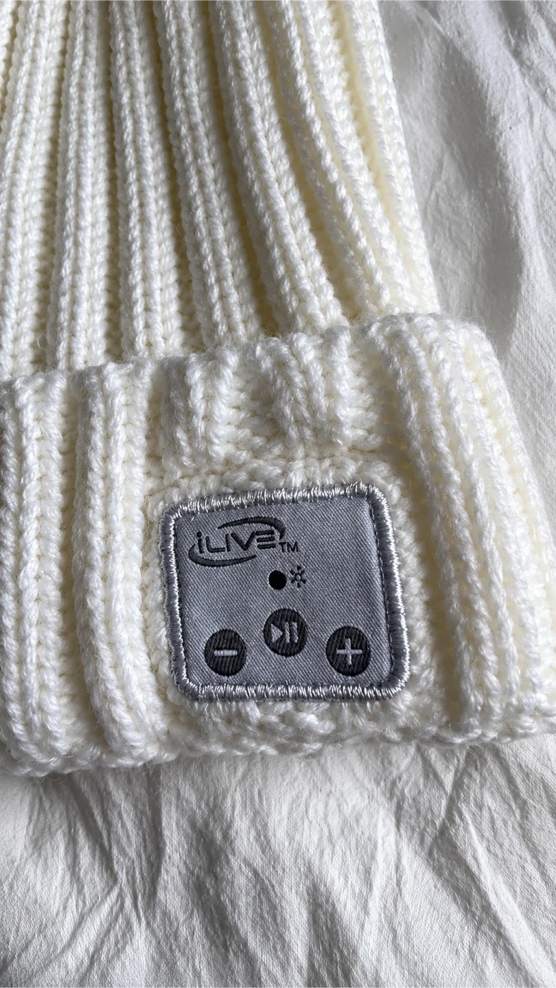 White Knit Beanie with Bluetooth Speaker - photo 2