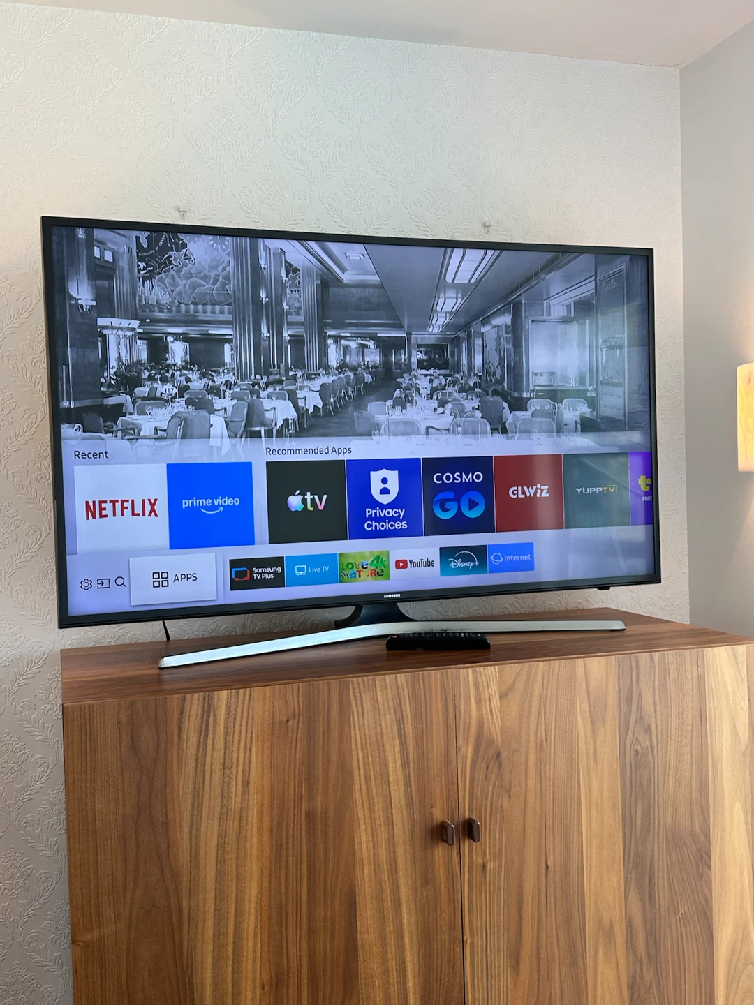 Samsung Smart TV with Remote - photo 3