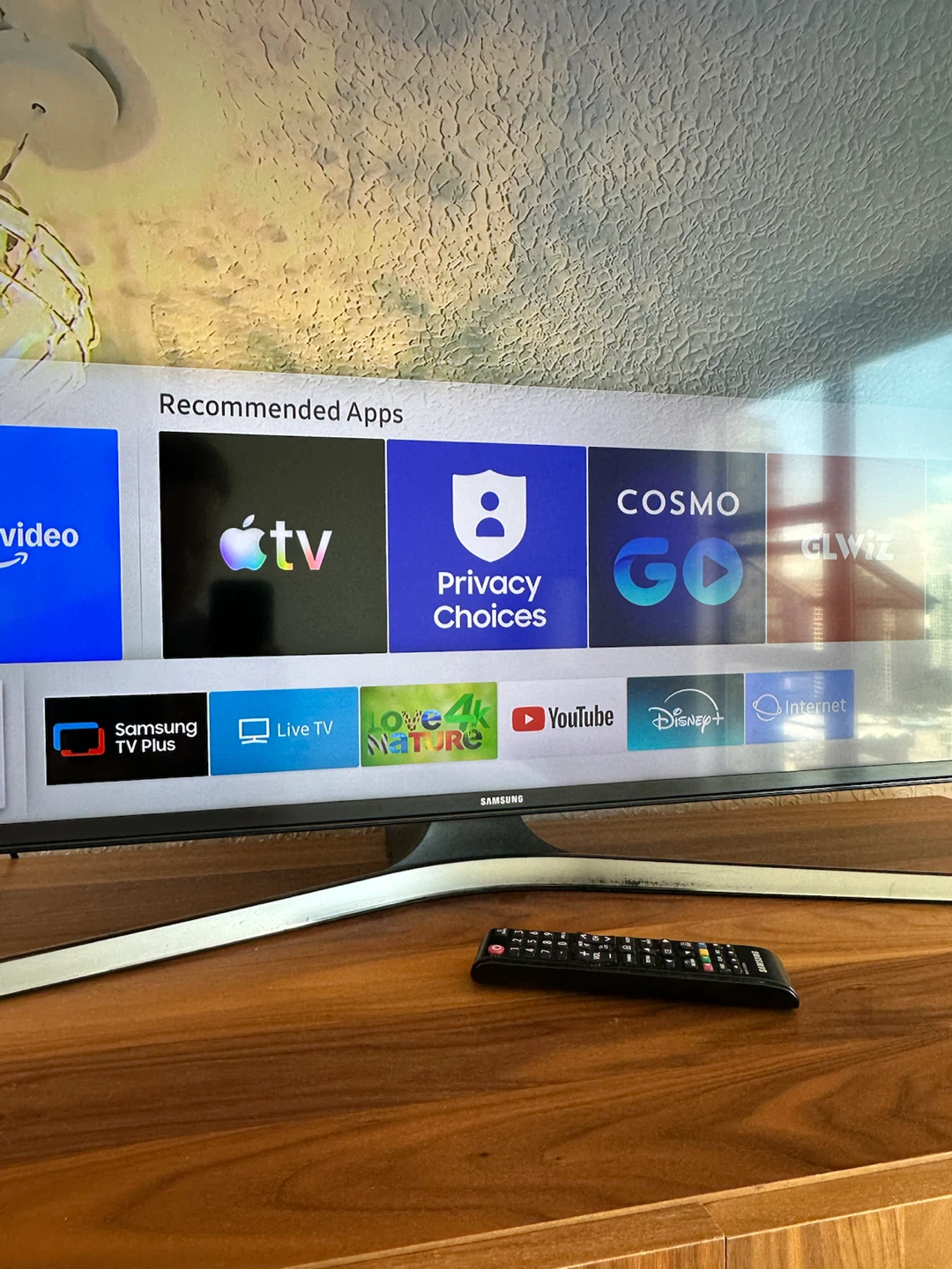 Samsung Smart TV with Remote - photo 4