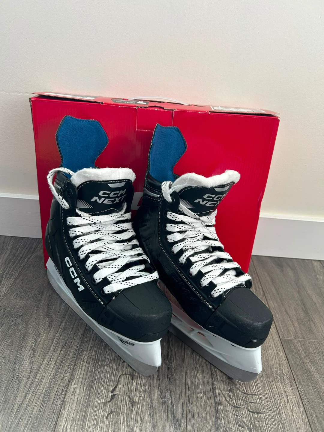 CCM NEXT Junior Hockey Skates – Size 3 Regular