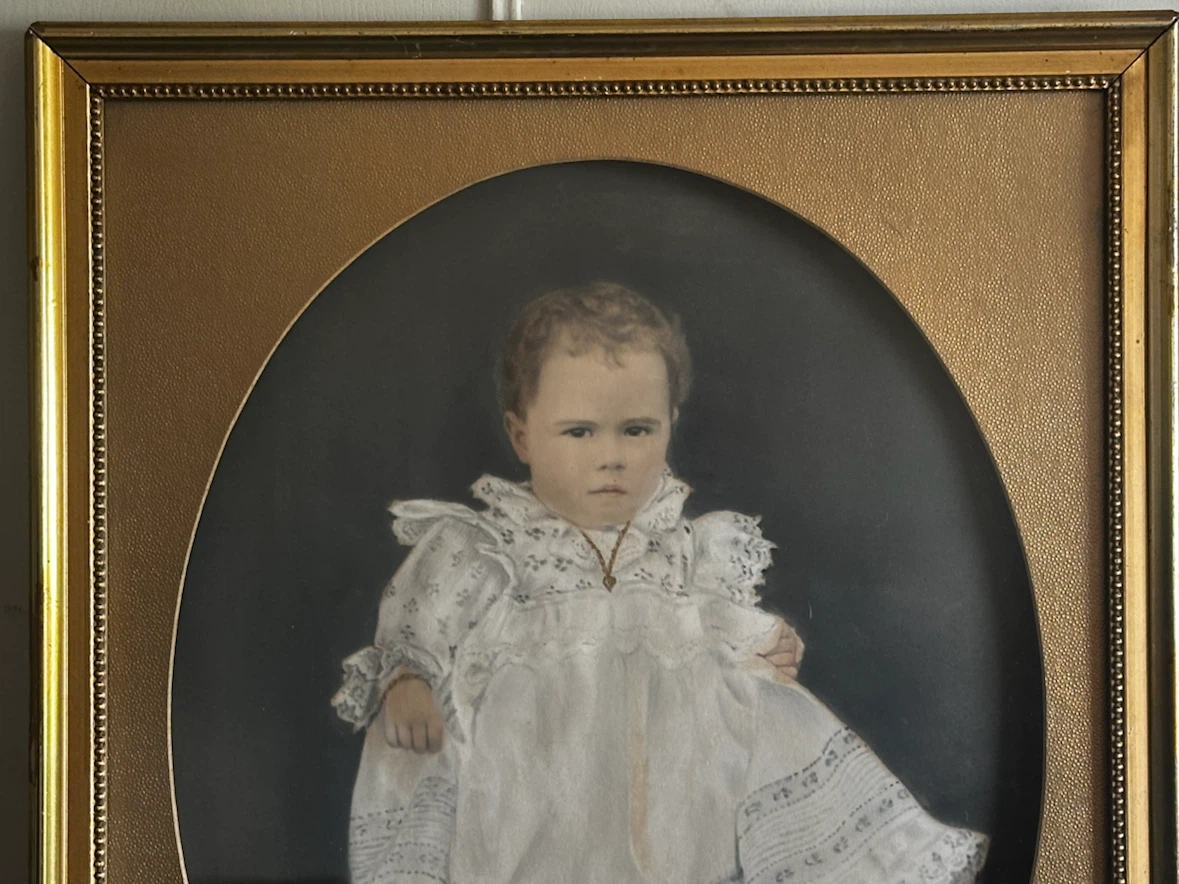 Antique 18x23 Gilt Shadowbox Frame & Victorian Baby Portrait - photo 2
