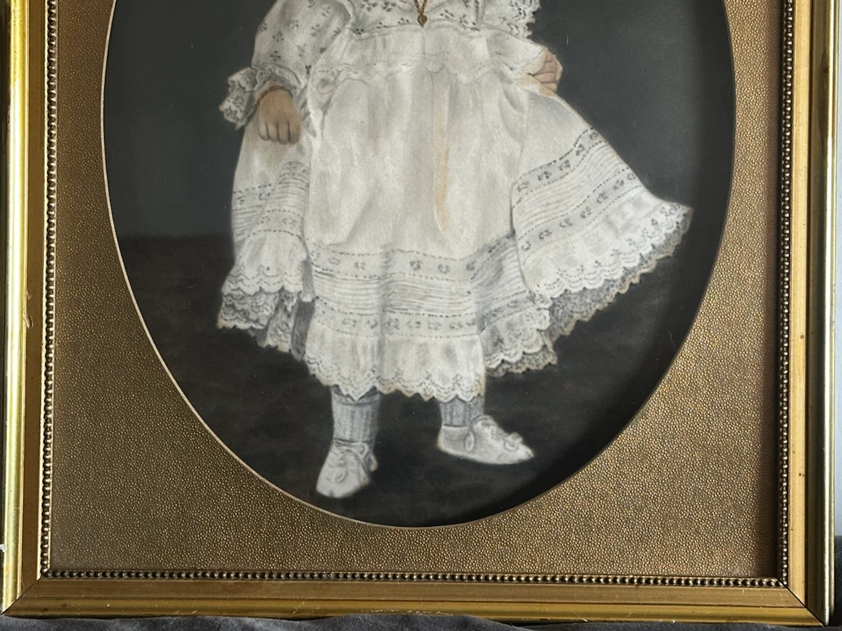 Antique 18x23 Gilt Shadowbox Frame & Victorian Baby Portrait - photo 3