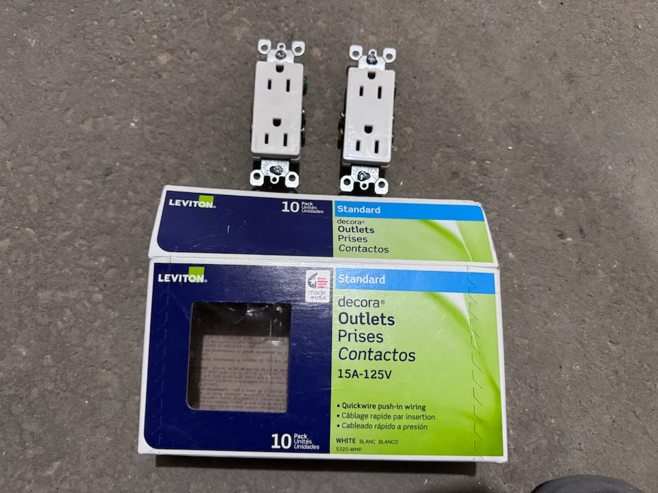 Leviton Decora Standard Outlets 15A 125V 10 Pack