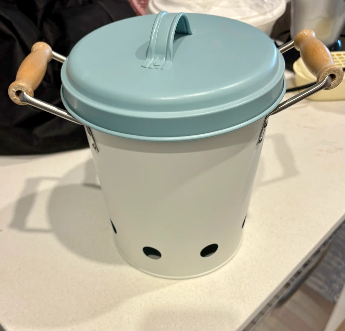White and Blue Storage potato Tin with Wooden Handles - photo 4