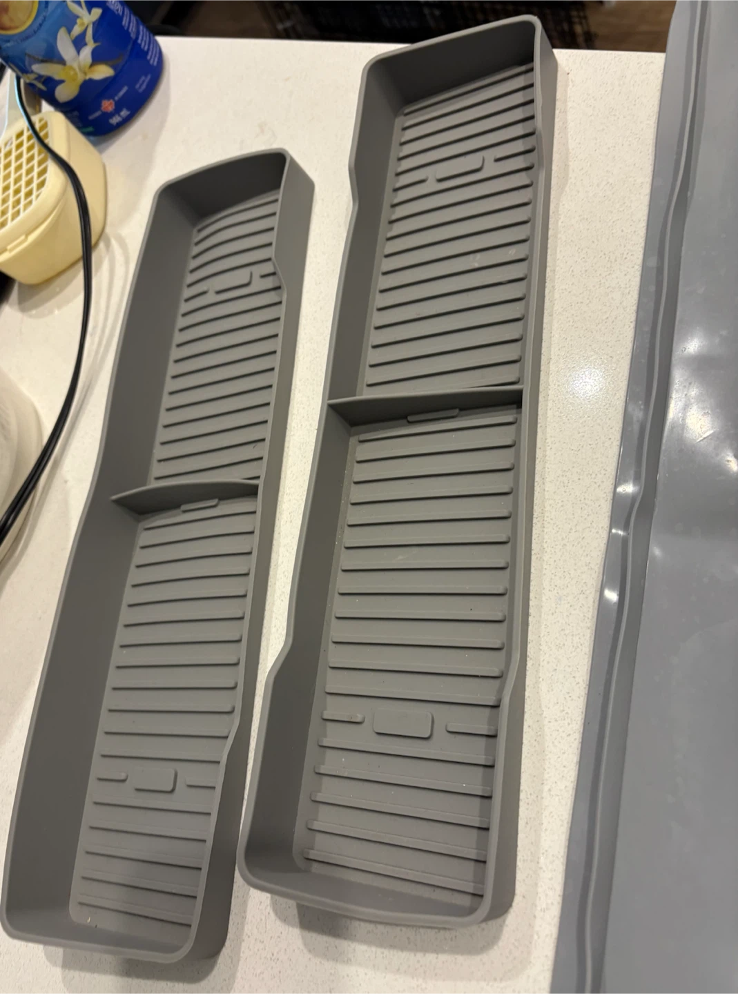 Grey Oven Mat Strips and Metallic Spice Holders - photo 3