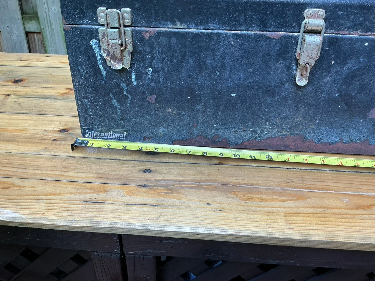 Vintage International Metal Tool Box With Tray & Handles ! - photo 2