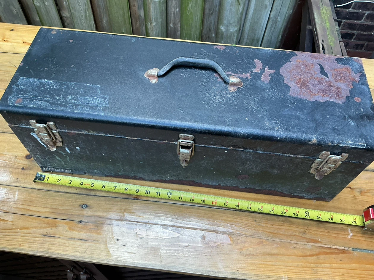 Vintage International Metal Tool Box With Tray & Handles ! - photo 3
