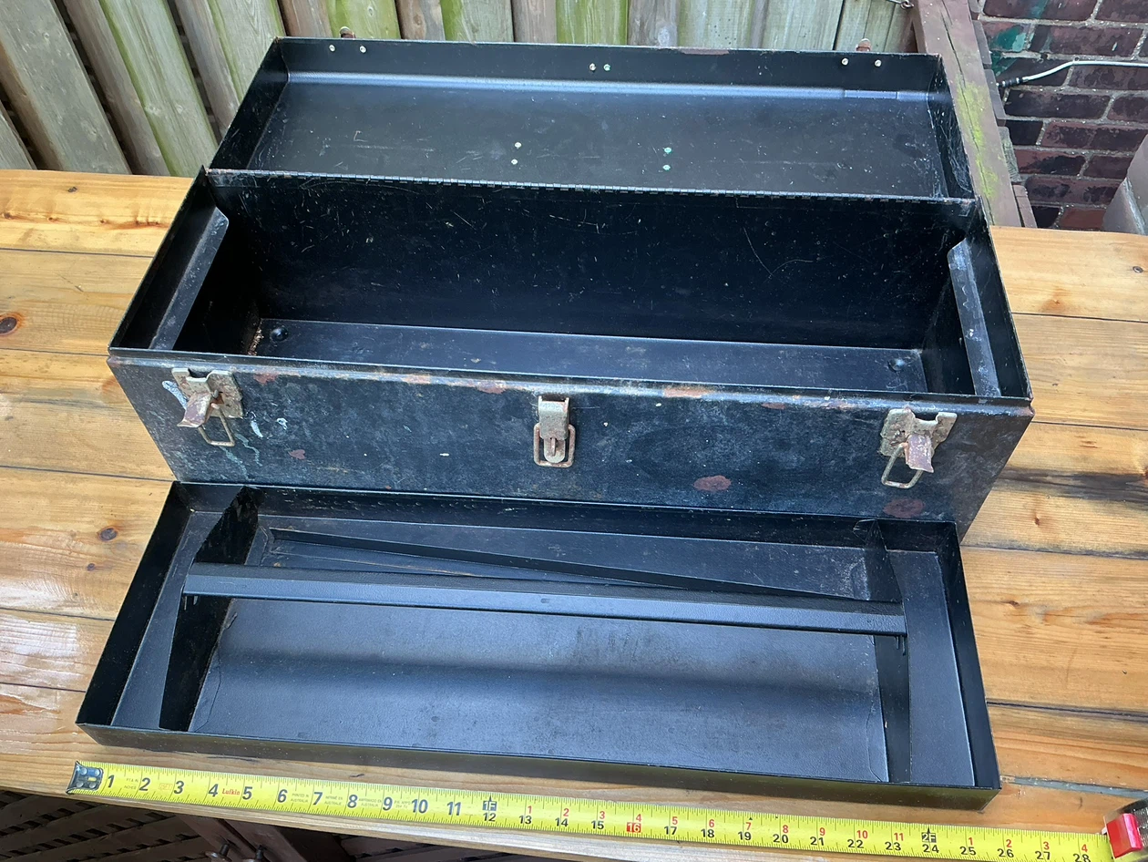 Vintage International Metal Tool Box With Tray & Handles ! - photo 4